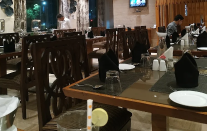 Leaf Restaurant - Hotel Riverview - Ashram Road